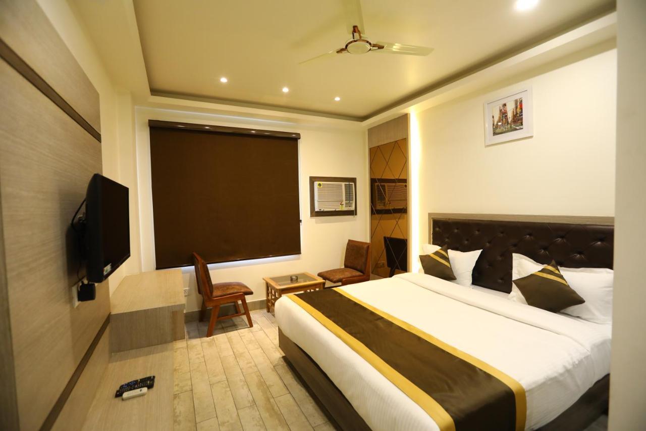 Hotel D Silverleaf Lucknow Ngoại thất bức ảnh