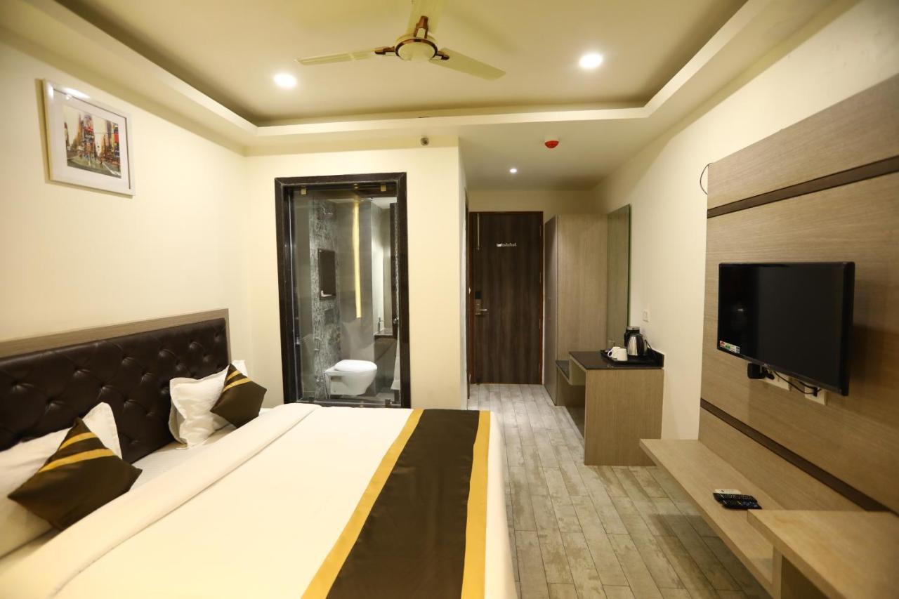 Hotel D Silverleaf Lucknow Ngoại thất bức ảnh