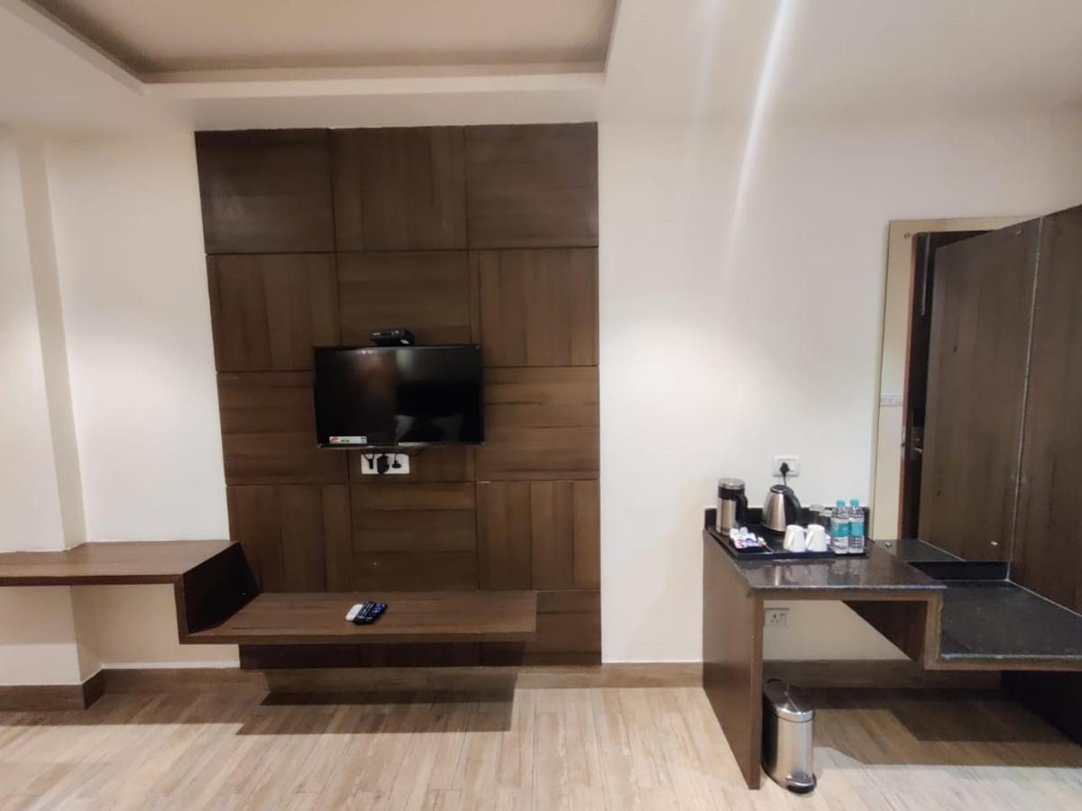 Hotel D Silverleaf Lucknow Ngoại thất bức ảnh