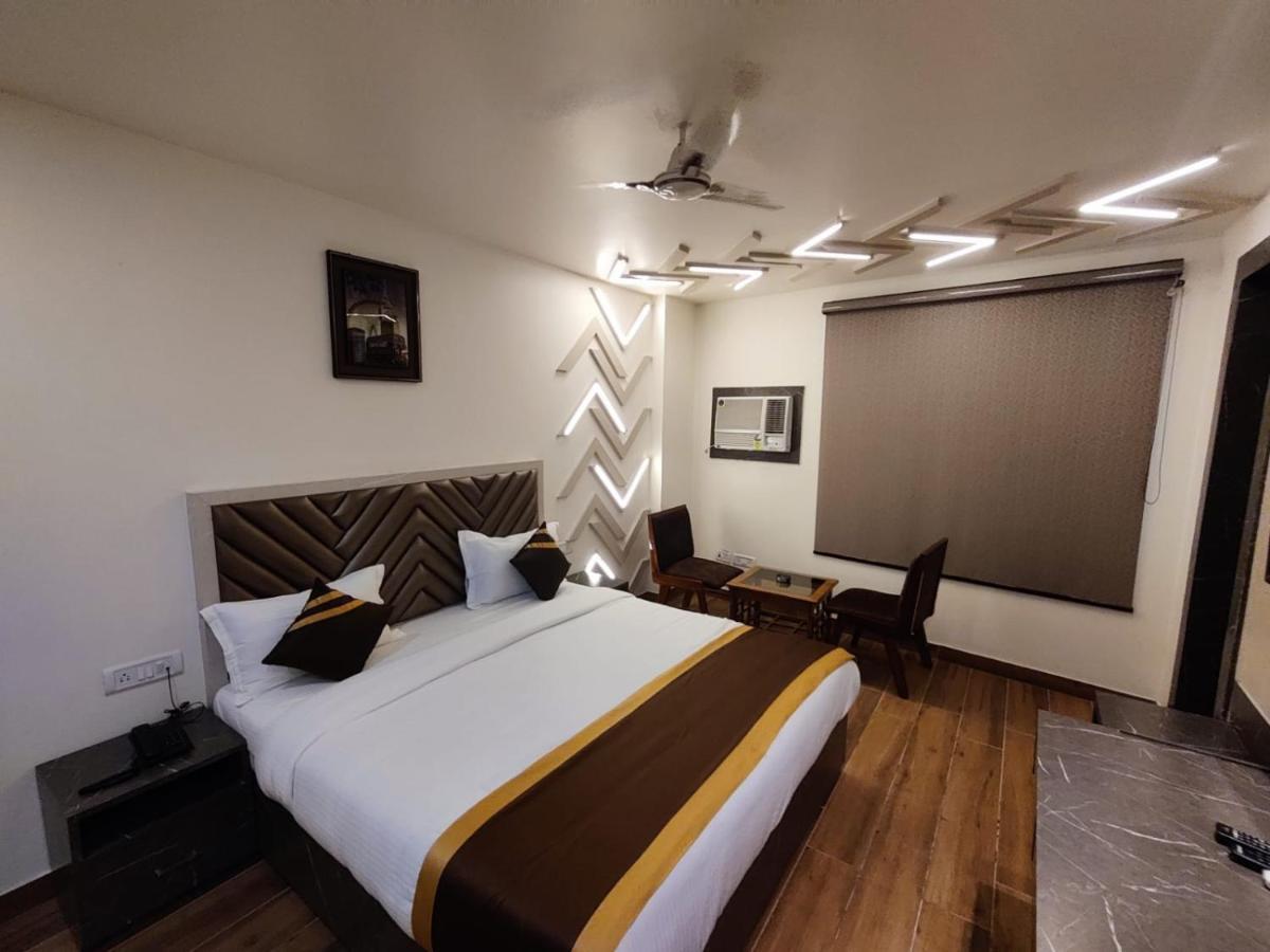 Hotel D Silverleaf Lucknow Ngoại thất bức ảnh
