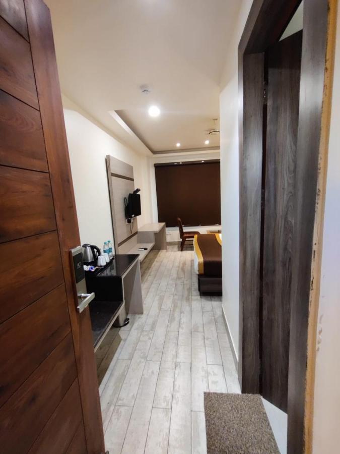 Hotel D Silverleaf Lucknow Ngoại thất bức ảnh