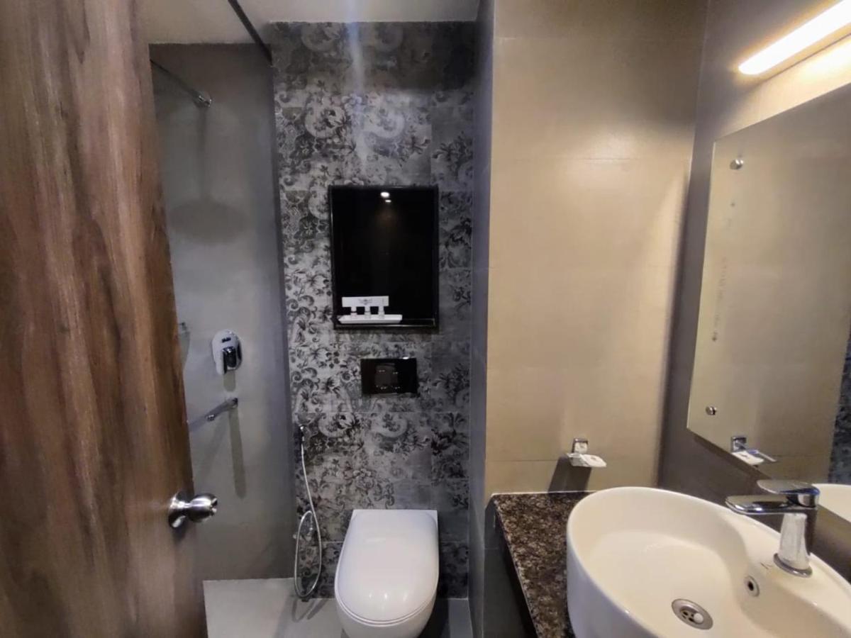 Hotel D Silverleaf Lucknow Ngoại thất bức ảnh