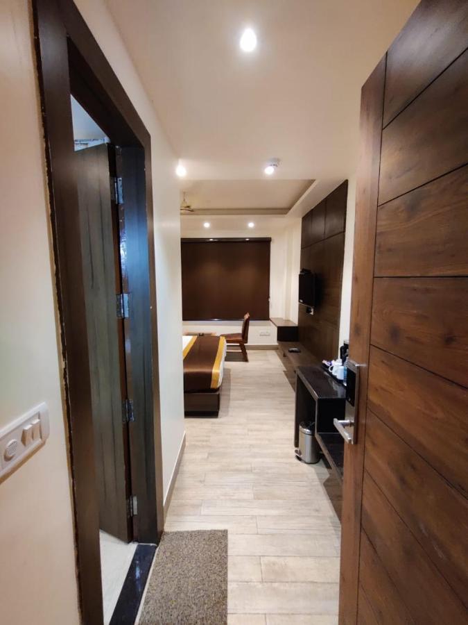 Hotel D Silverleaf Lucknow Ngoại thất bức ảnh