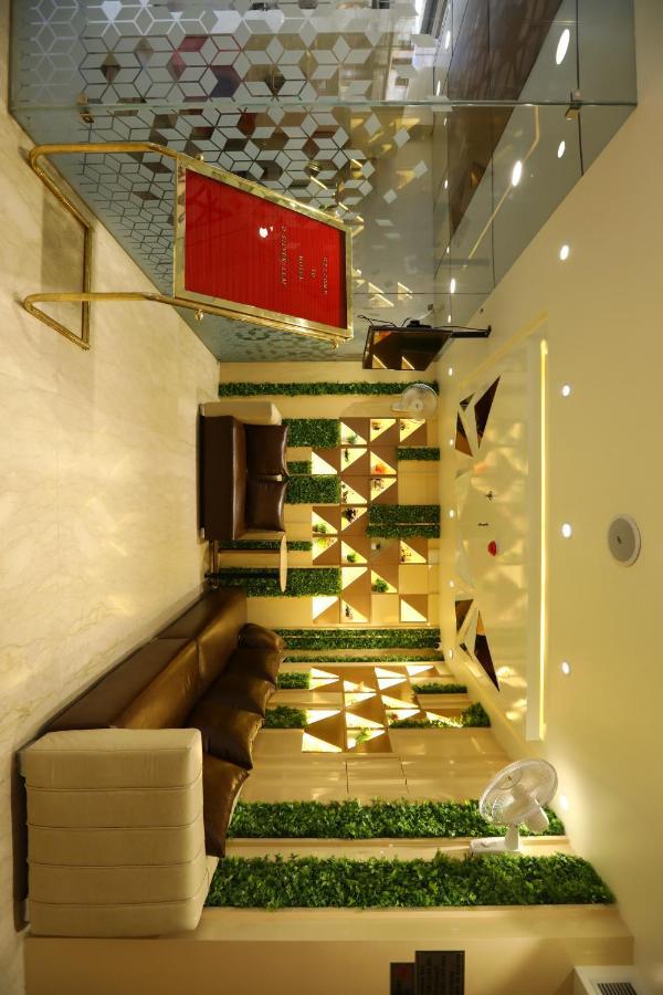 Hotel D Silverleaf Lucknow Ngoại thất bức ảnh