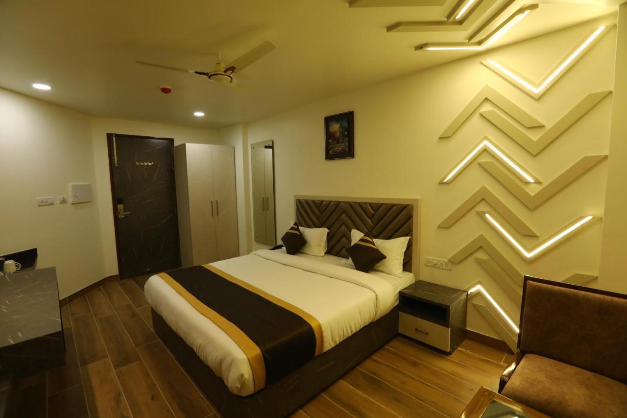 Hotel D Silverleaf Lucknow Ngoại thất bức ảnh