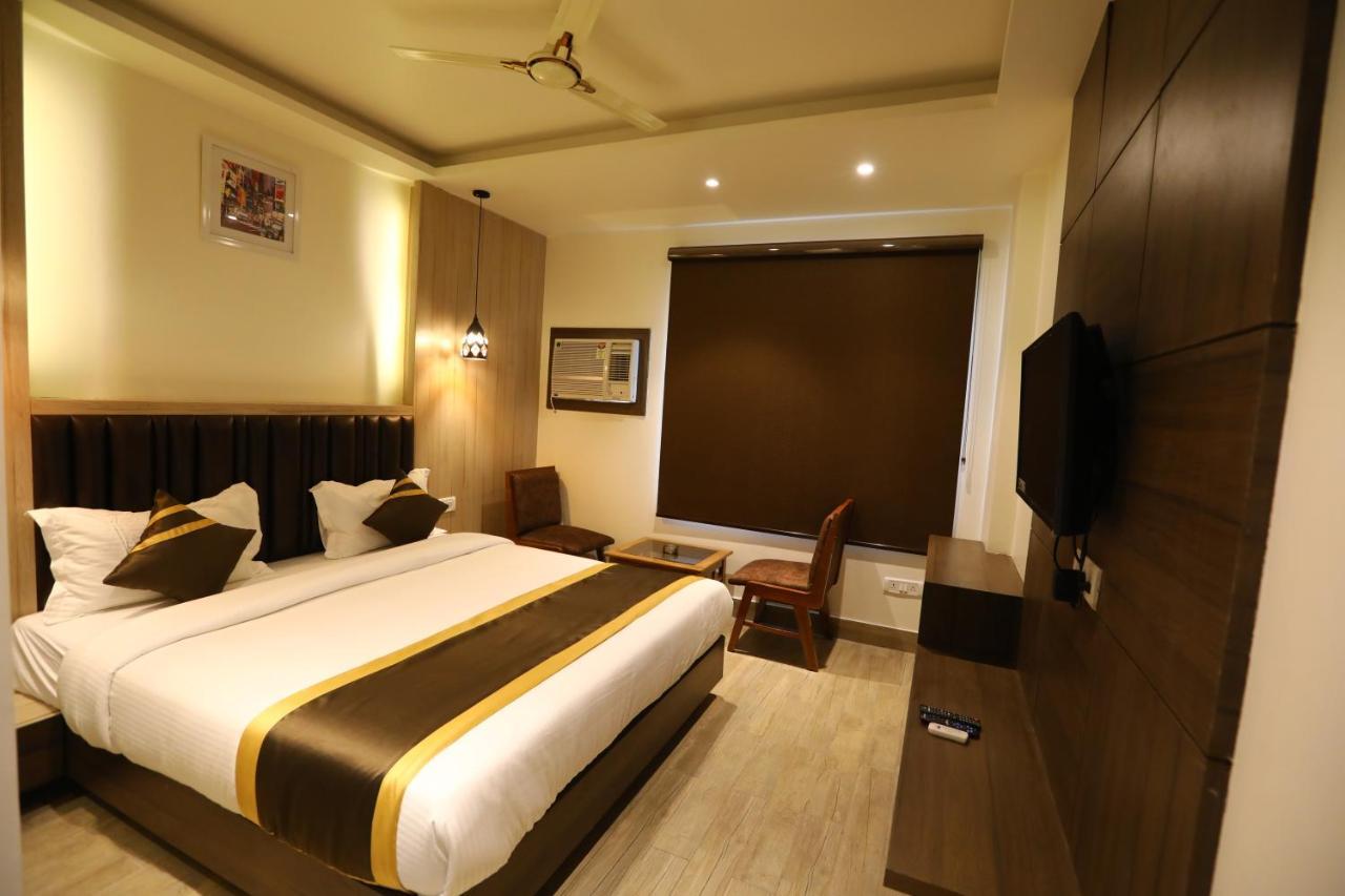 Hotel D Silverleaf Lucknow Ngoại thất bức ảnh