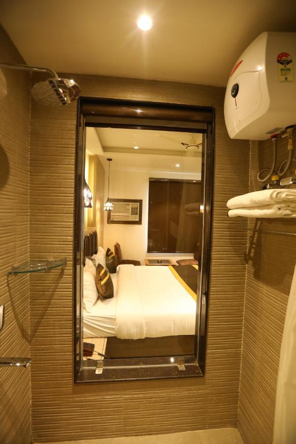 Hotel D Silverleaf Lucknow Ngoại thất bức ảnh