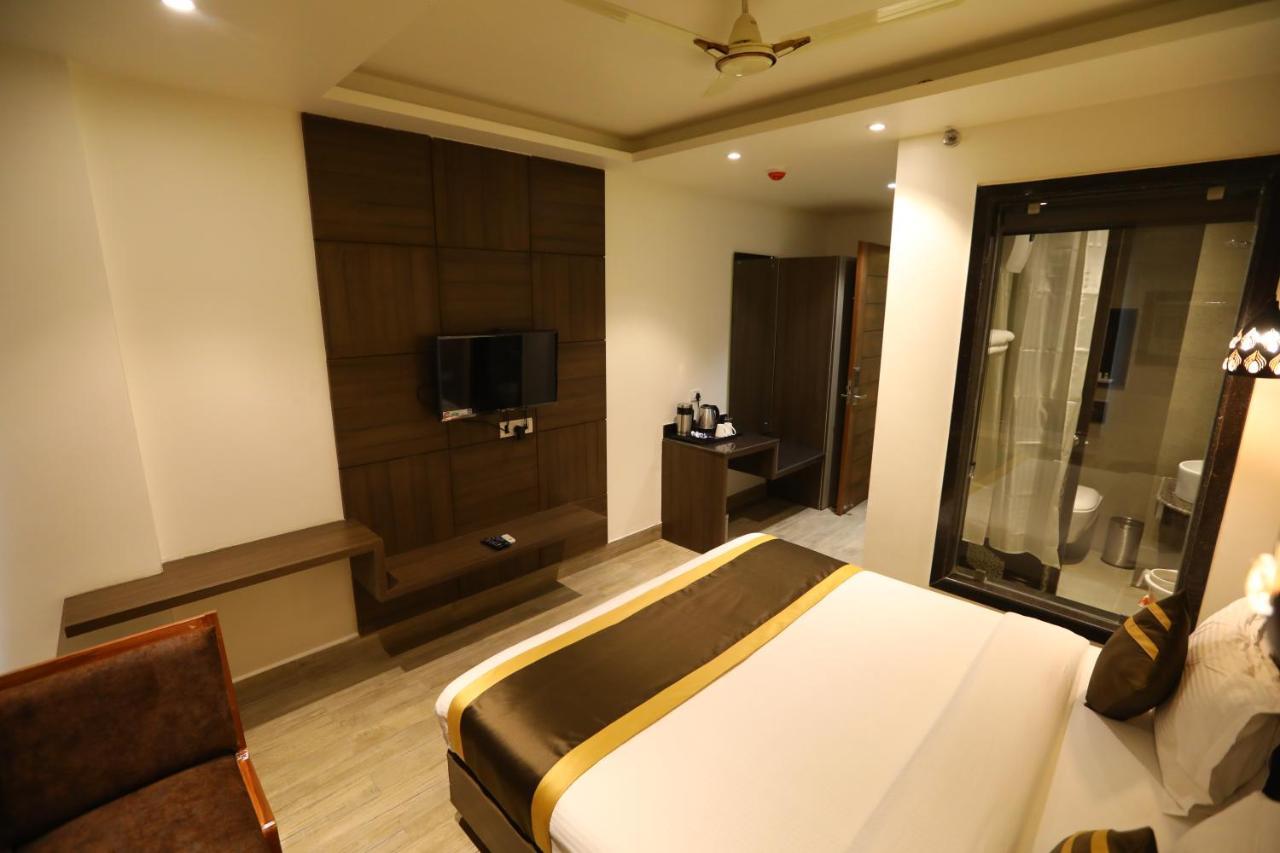 Hotel D Silverleaf Lucknow Ngoại thất bức ảnh